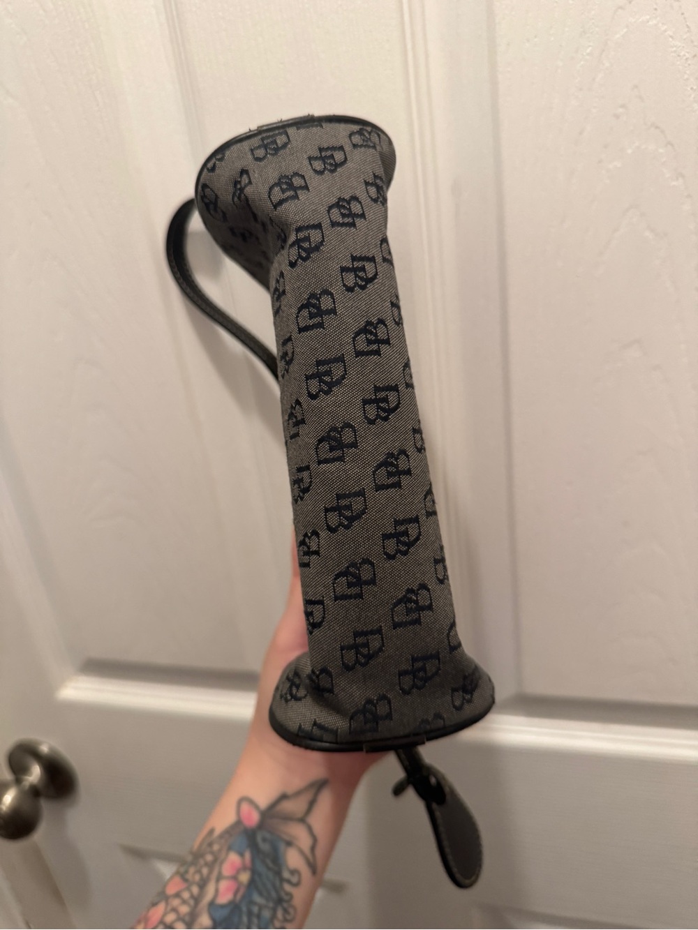 Dooney & Bourke mini monogram bag - Picture 4 of 6